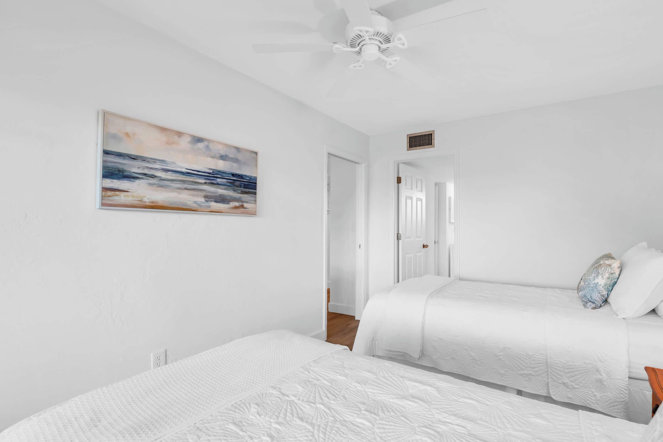 2 camere, una scrivania, ferro/asse da stiro, culla da viaggio