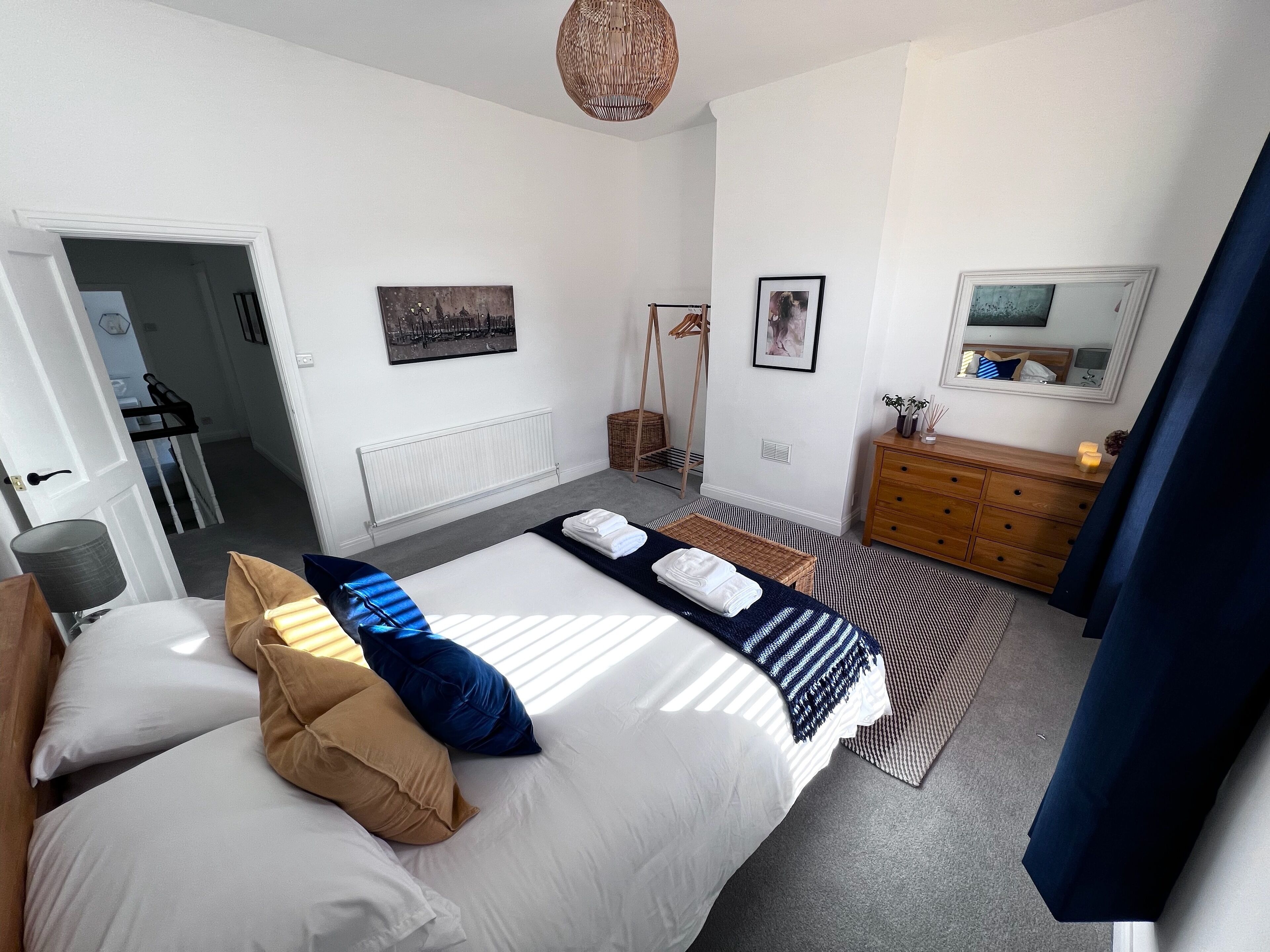 2 chambres, fer et planche à repasser, Wi-Fi, draps fournis