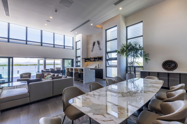 Luxury Villa, Veranda, Deniz Manzaralı | Odada yemek servisi