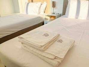 2 bedrooms, iron/ironing board, free WiFi, bed sheets - Light & Ample Flat near Glyfada Center (Glifada)