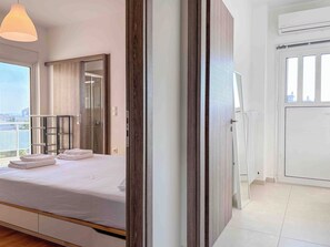 2 bedrooms, iron/ironing board, free WiFi, bed sheets - Light & Ample Flat near Glyfada Center (Glifada)