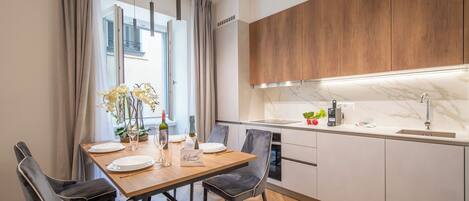 Fridge, microwave, oven, stovetop