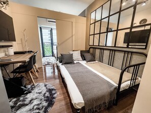 1 bedroom, WiFi, bed sheets - 1BR Makati, Air Residences M003 (Makati)