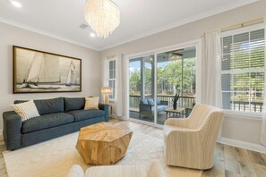 Smart TV - May 29- June 3 now open! 30A Beach Access* Great Lake View* Pool* Screened Patio (Santa Rosa Beach)