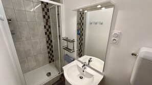 Toallas y papel de baño 