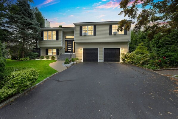 House, 4 Bedrooms | Exterior