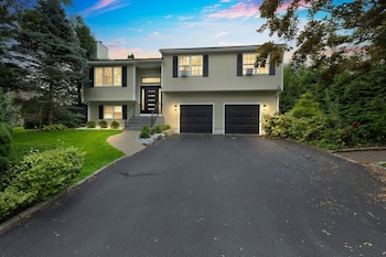 Minimal Modern Home Getaway 4 Bedroom Home