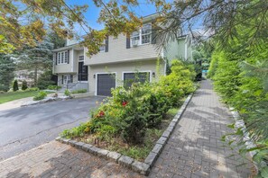 House, 4 Bedrooms | Exterior