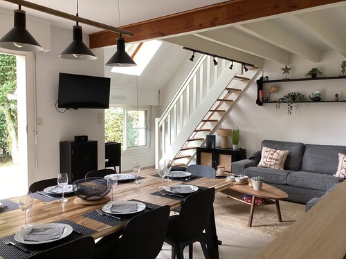 House with garden near the sea. Ideal for families and friends.