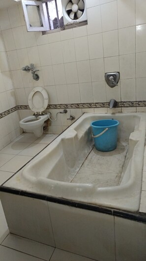 Standard Double Room | Bathroom sink