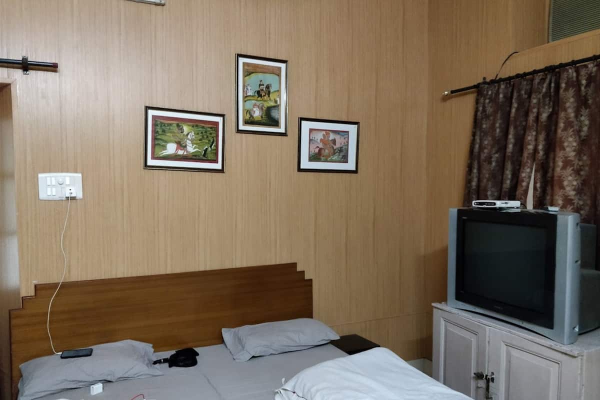 WiFi (free), bed sheets
