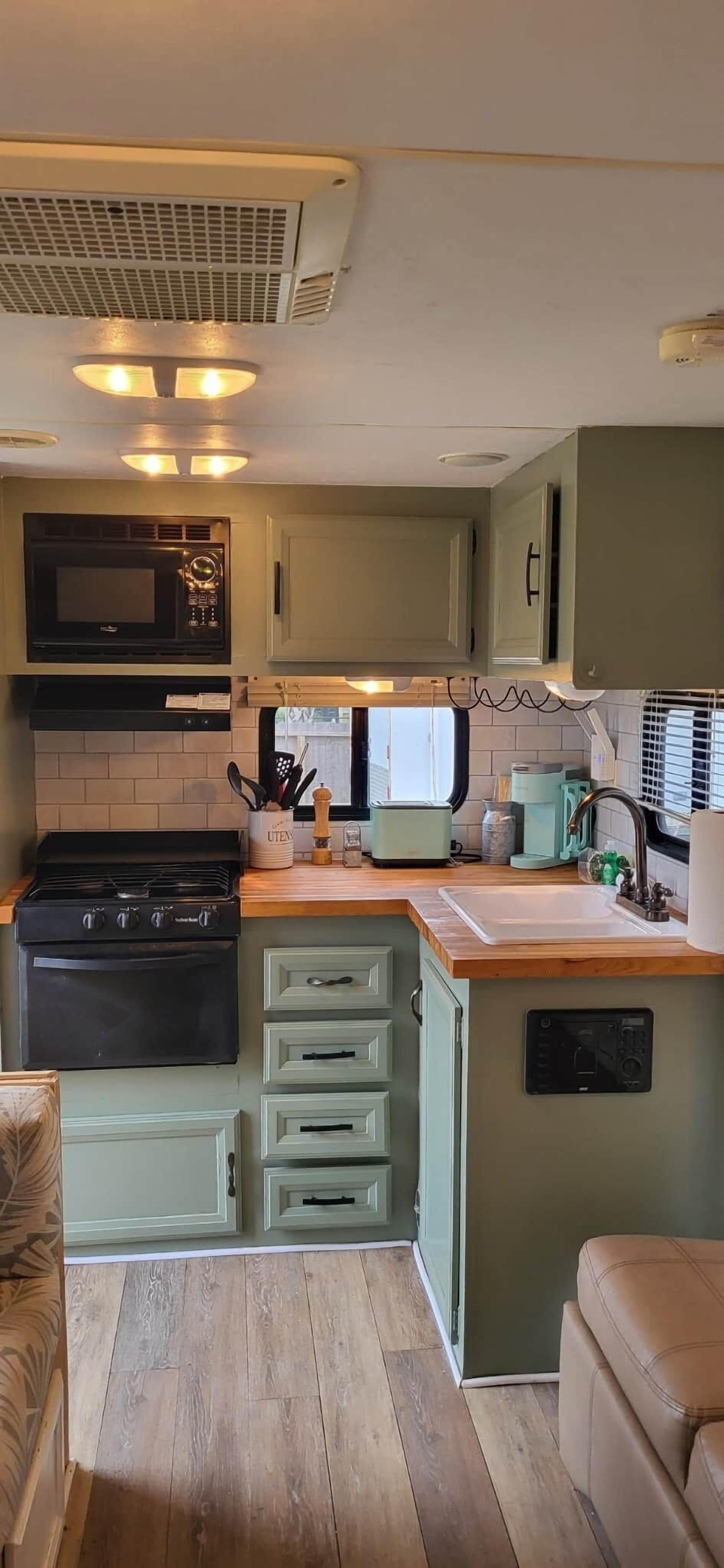 Keittoastiat/astiat/ruokailuvälineet