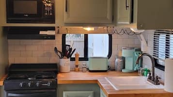 Keittoastiat/astiat/ruokailuvälineet