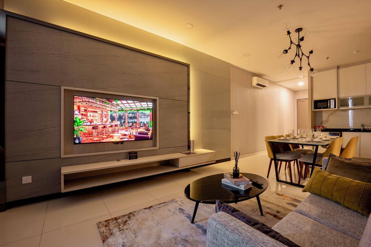 Suite, 2 Bedrooms, Non Smoking, City View | Living area
