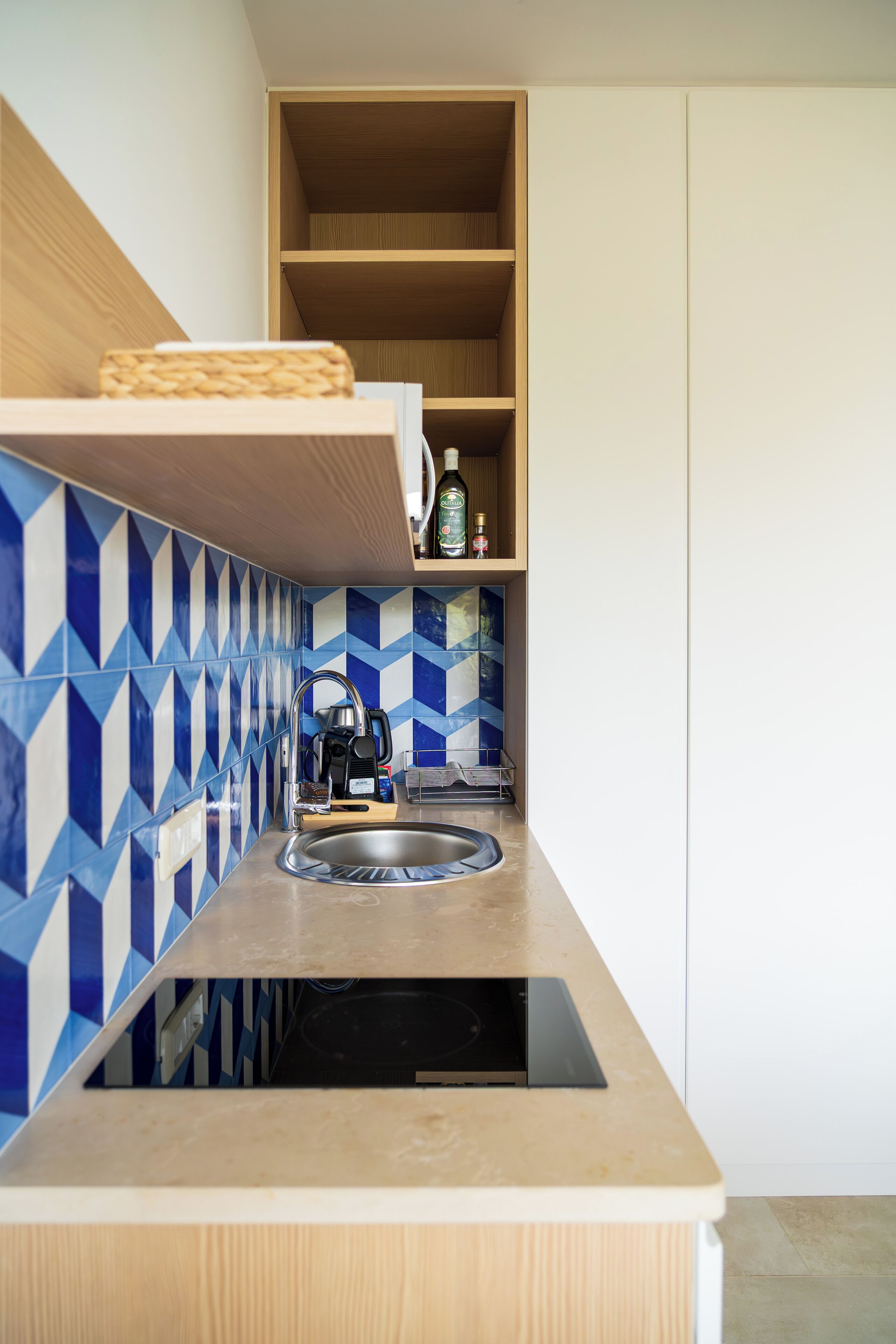 Comfort kamer, terras, uitzicht op de binnenplaats | Woonruimte