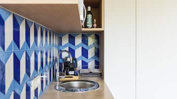 Comfort kamer, terras, uitzicht op de binnenplaats | Woonruimte