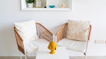 Habitación Confort, patio, vistas al patio | Zona de estar