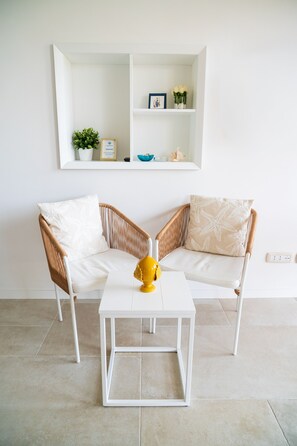 Comfort Room, Patio, Courtyard View | Ruang tamu