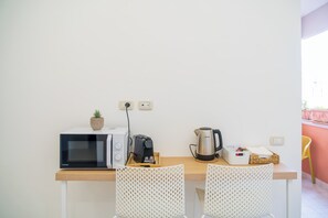 Deluxe Room, Patio, Courtyard View | Living area