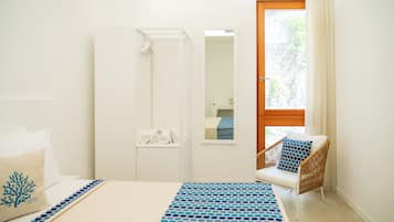 Deluxe-værelse - terrasse - udsigt til gårdsplads | Pengeskab på værelset, strygejern/strygebræt, gratis Wi-Fi