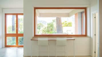 Comfort kamer, terras, uitzicht op de binnenplaats | Woonruimte