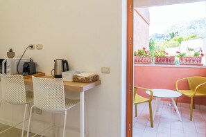 Deluxe-herbergi - verönd - útsýni yfir port | Stofa