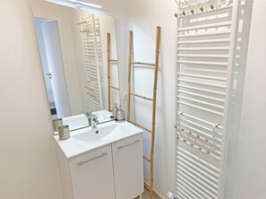 Shower, hair dryer, towels, soap - Roof top lighthouse and sea view (Berck)