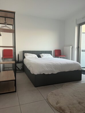 2 soverom, safe på rommet, skrivebord og wi-fi (inkludert)