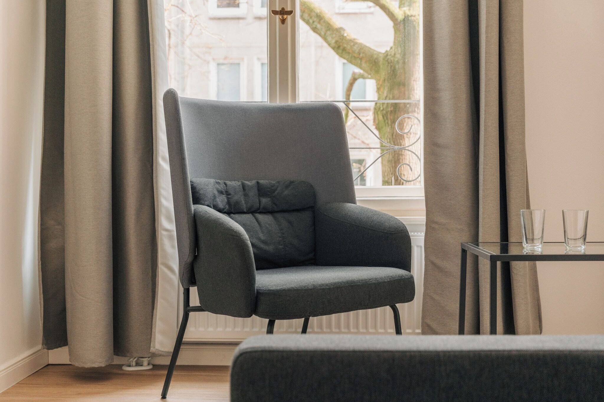 Superior-huoneisto | Oleskelualue | 50–senttinen taulutelevisio, jossa kaapelikanavat