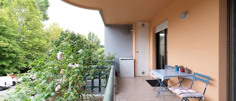 Appartement Deluxe, balcon, vue sur la cour intérieure | Vue de la chambre