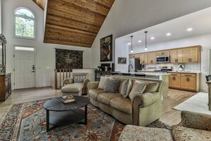 Smart TV y chimenea 