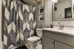 Hair dryer, towels - Blue Bird Day - Big Canoe GA (Big Canoe)