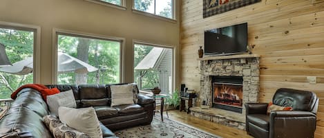 Smart TV, fireplace