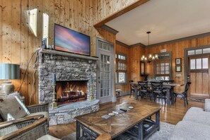 Smart TV, fireplace
