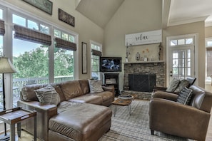 Smart-TV, Kamin, Tischtennisplatte