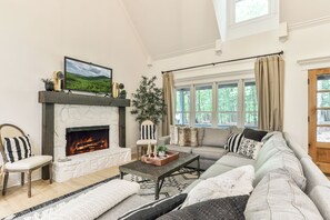 Smart-tv och eldstad