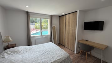 3 habitaciones, tabla de planchar con plancha, wifi y ropa de cama