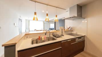 Comfort House | Private kitchen | Electric kettle, highchair