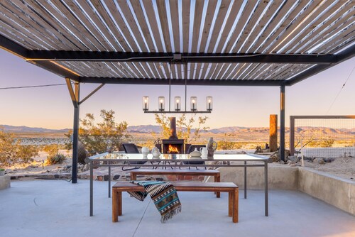 Historic Hot Tub Hideaway Sunsets Stars and Views