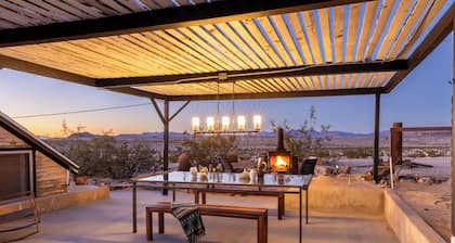Historic Hot Tub Hideaway Sunsets Stars and Views