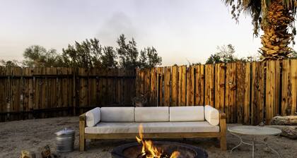 Vintage Oasis: Hot Tub, Fast Wifi, 5 mins to Park
