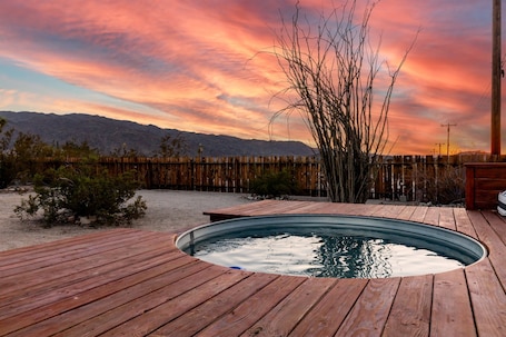 Terrace/patio. Vintage Oasis: Hot Tub, Fast Wifi, 5 mins to Park