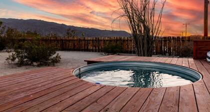 Vintage Oasis: Hot Tub, Fast Wifi, 5 mins to Park