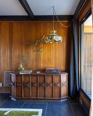 Interior - Vintage Oasis: Hot Tub, Fast Wifi, 5 mins to Park (Twentynine Palms)