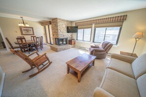 TV, fireplace