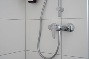 Shower, hair dryer, towels, soap - Schöne Apartments in der Innenstadt (Osnabrueck)