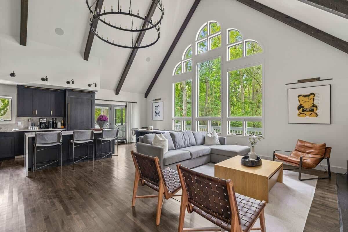 Smart-tv och eldstad