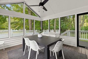 Outdoor dining - Living My Best Life w Private Gordon Beach Access (Union Pier)
