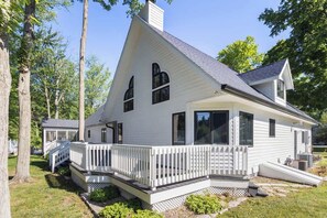Exterior - Living My Best Life w Private Gordon Beach Access (Union Pier)