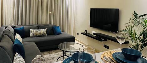 Comfort Apartment, Balcony, City View | Living area